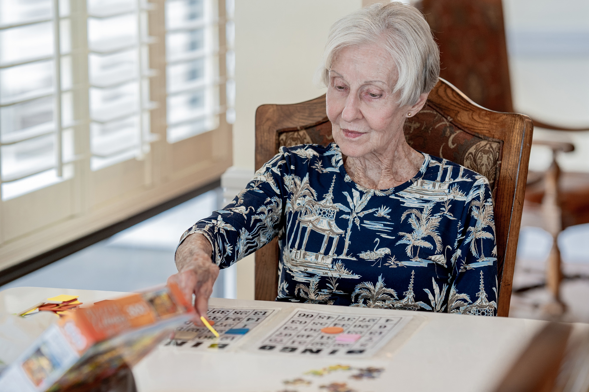 Senior woman enjoying an activity at Mari de Villa Senior Living.